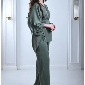 elegant and modern women’s set consisting of two pieces